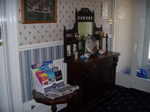 Whitworth Falls Hotel Саутпорт Екстериор снимка