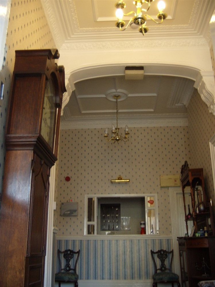 Whitworth Falls Hotel Саутпорт Екстериор снимка