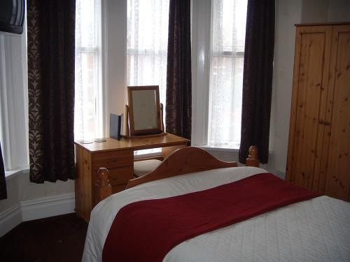 Whitworth Falls Hotel Саутпорт Екстериор снимка